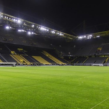 TL_1909_SP_DE_99-BVB_Floodlights_Dortmund (1).jpg